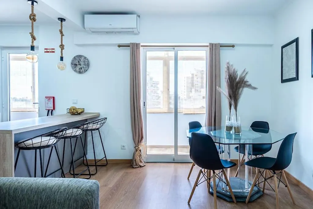 Faro Center With Ac & Wifi Daire 0*,  Portekiz
